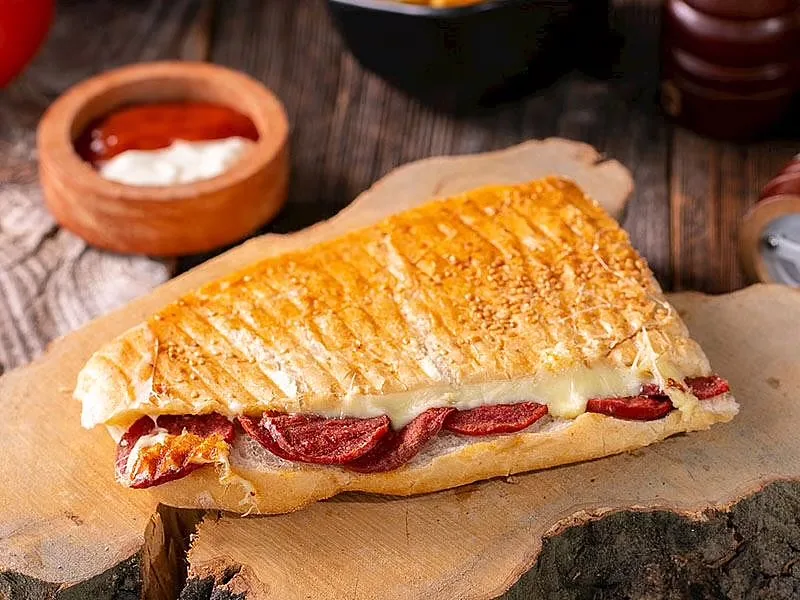 Sucuklu Tost